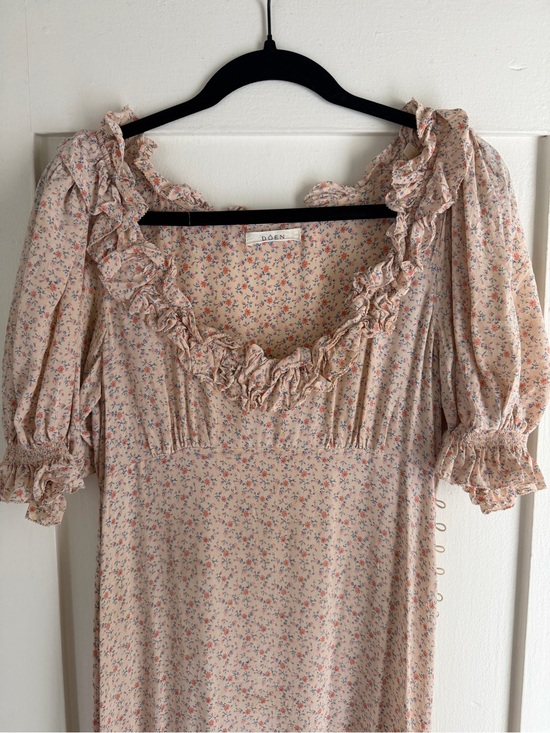 Doen Dresses & Skirts - Doen Blush Floral Ruffle-Neck Midi Dress